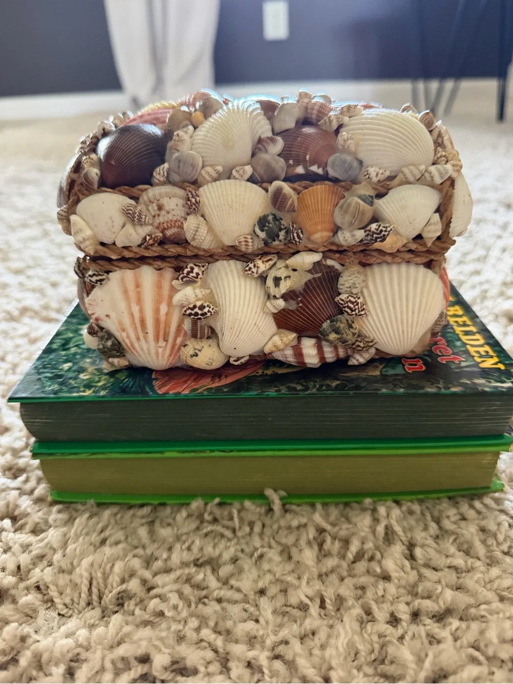 Vintage Shell-Covered Decorative Box in Cream, Brown, Pink